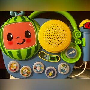 COCOMELON SING- ALONG BOOMBOX W/REAL WORKING MICROPHONE. HAS 5 BUILT IN SONGS